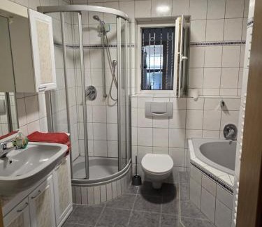 Langenschwarz Apartment | 3 Bad Ground Floor Flat