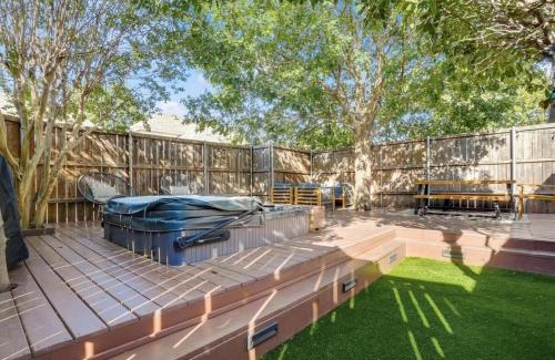 Far North Dallas House | 3-BD 2-BA Northern Dallas Retreat Hot Tub and BBQ