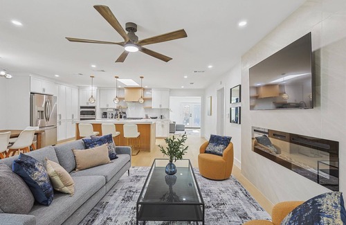 Northeast Dallas House | 3-BD/3-BA Bungalow ft. Backyard w/Deck & Firepit