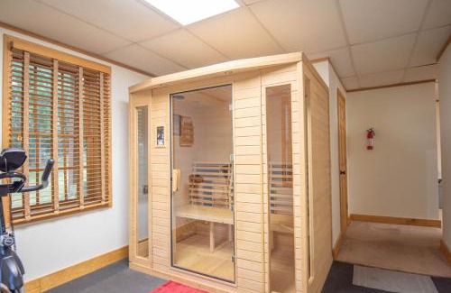 Sparta House | 3 Bd Cabin in Sparta- Hot Tub, Dogs OK, Comfortable & Modern