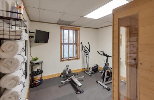 Sparta House | 3 Bd Cabin in Sparta- Hot Tub, Dogs OK, Comfortable & Modern