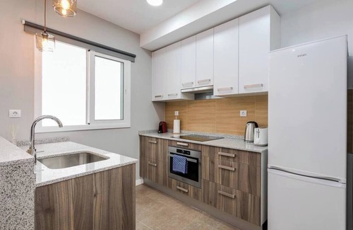 Collblanc y La Torrassa Apartment | 3 bdr&terrace close to subway