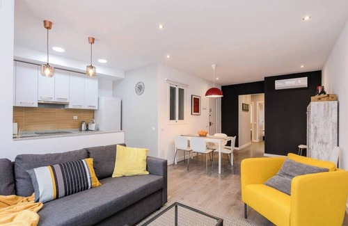 Collblanc y La Torrassa Apartment | 3 bdr&terrace close to subway