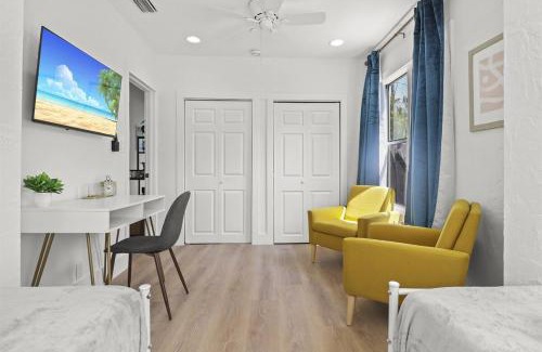 Parker Ridge House | 3 BD House in-law Apt - Palm Wave Stays