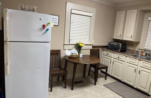 Tuscaloosa House | 3 bd house NEARLY on UA campus. Lg private prkg area.