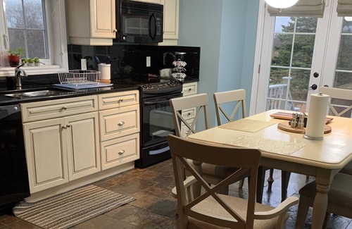 Inverness House | 3 Bdr. 1 level lovely executive style. 3 queen beds