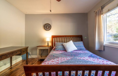 Leona Heights House | 3+Bdr, 2.5 bath w/extra space for remote work. Oakland Hills