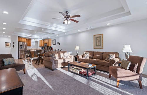Mohave County Condo | 3 BDR Dockside Riverfront Condo POOL-SPA-DOCK