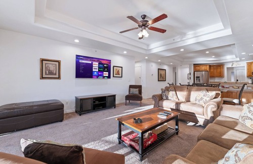 Mohave County Condo | 3 BDR Dockside Riverfront Condo POOL-SPA-DOCK