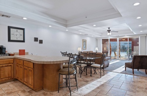 Mohave County Condo | 3 BDR Dockside Riverfront Condo POOL-SPA-DOCK