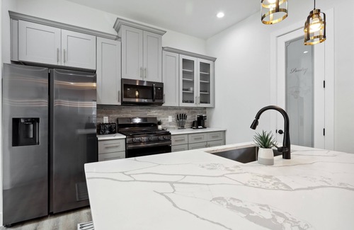 OST - South Union House | 3 BDR Gated Home, 2 King Beds, Near Medical Center, NRG Stadium & Downtown