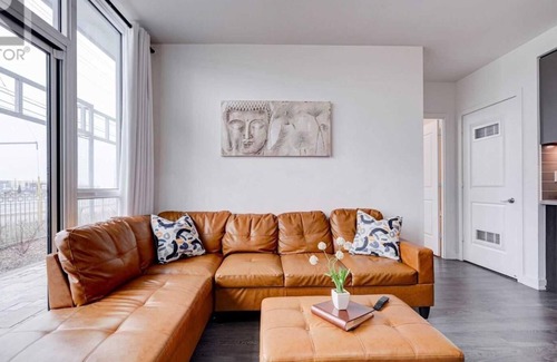 Central Erin Mills Condo | 3 bdr plus den with 1155 sq ft living space