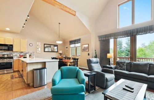 Wildernest House | 3 BDR Retreat Cozy Home with Private Hot Tub