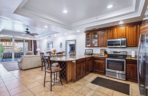 Bullhead City Condo | 3 BDR Riverfront Resort w/pool, spa, dock & launch!