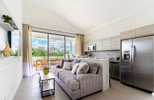 Eagle Beach Villa | 3 bdrm/2 bath Villa w/pool, Azure Beach Residences