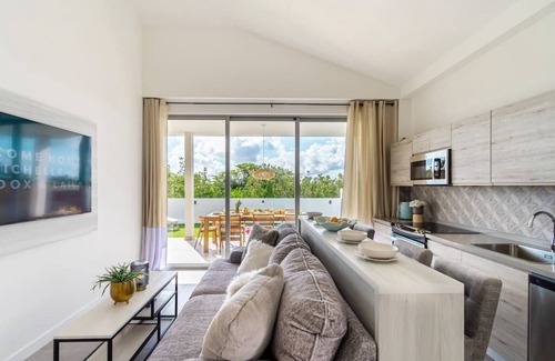 Eagle Beach Villa | 3 bdrm/2 bath Villa w/pool, Azure Beach Residences