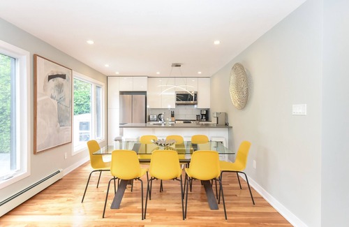 Ottawa Division Apartment | 3 bdrm, 3 bath - Executive Apt w/Outdoor Pool - Nepean