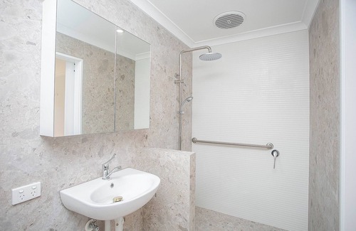 Clarkson House | 3 bdrm, 3 baths, Luxury Fresh Modern & accessible