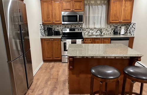 Oyster Bay Apartment | 3 BDRM apartment. Walk to Beach, Marina, parks, cafes, restaurants.