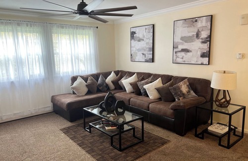 Oyster Bay Apartment | 3 BDRM apartment. Walk to Beach, Marina, parks, cafes, restaurants.