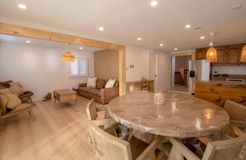 Victoria Harbour Cottage | 3 Bdrm Beachfront Oasis-Sunsets!