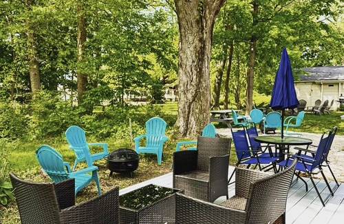 Geneva-on-the-Lake House | 3 BDRM Bungalow Sleeps 6 In The Heart of GOTL