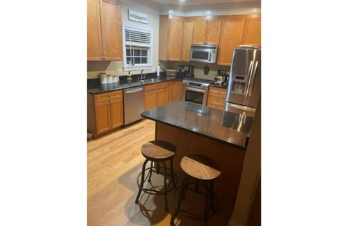 Homewood House | 3 bdrm close to city center, great yard & parking!