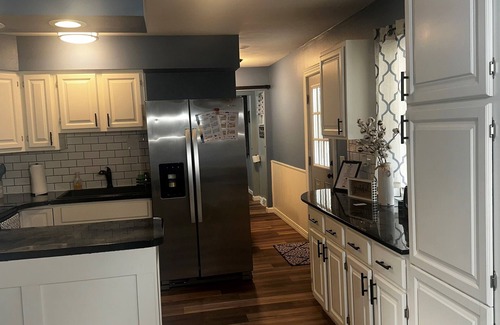 Bedford House | 3-bdrm home in Toledo with AC, & WiFi. Enjoy a cozy stay near shopping & dining