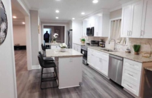 Stone Mountain House | 3 Bdrm Jewel: Luxury w/own Pool