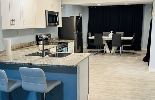 Pine Hills House | 3 Bdrm Modern Entertainment Home