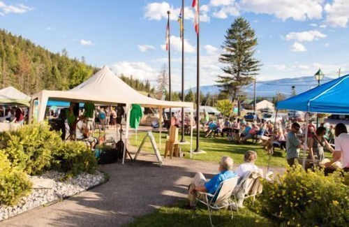 East Kootenay Condo | 3 BDRM Mountain View Condo in Radium Hot Springs, BC with Pool Table