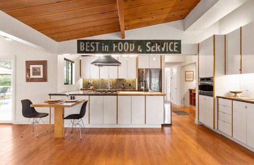 Cardiff-by-the-Sea House | 3 bdrm Sanctuary on 1 acre just 1 mile from beach, dining, shops & entertainment