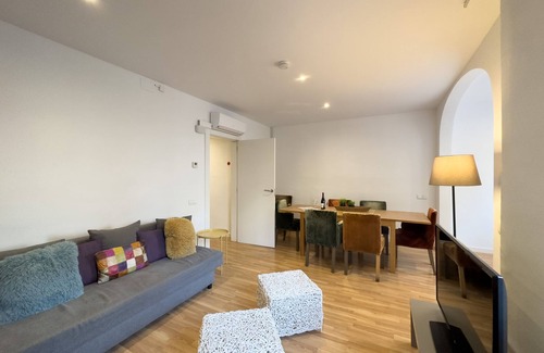 Sants Apartment | 3-bedroom apartment near Sants train station