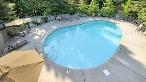 Pigeon Forge House | 3 Bears One-Level Cabin with Pool Table