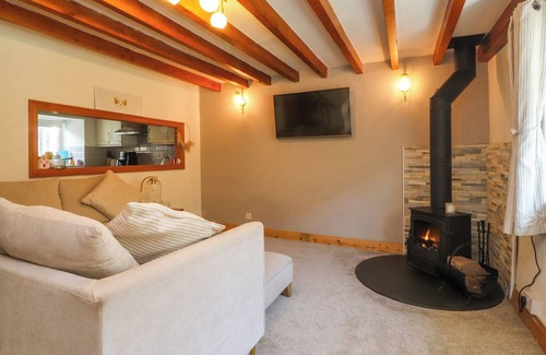 Fence Cottage | 3 BECK SIDE, pet friendly, with open fire in Barrowford