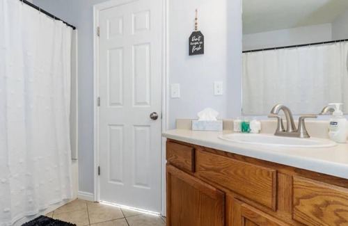 Logan House | 3 Bed, 1.5 bath Townhouse Close to USU & Main Street