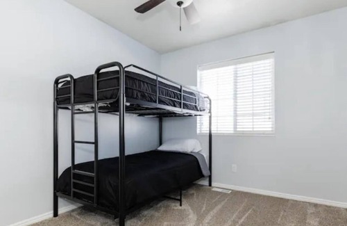 Logan House | 3 Bed, 1.5 bath Townhouse Close to USU & Main Street