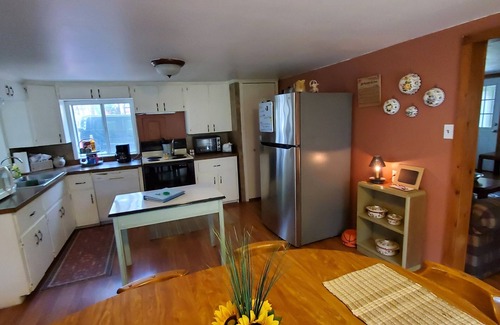 South Branch House | 3 Bed, 1 Bath home with shared pontoon, 2 seat kayak and lake access nearby.