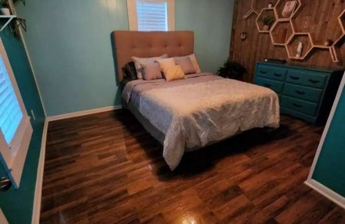 Lawrenceburg House | 3 Bed, 1 Bath
