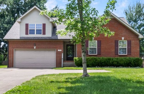 Clarksville House | 3 bed 2.5 bath Family friendly Pet friendly HOME 2 car garage fenced in backyard