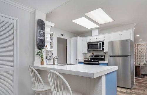 Palm City House | 3 Bed 2 Bath Beautiful Home - 10 Mins from the Beach!