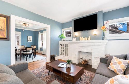 Wichita House | 3 Bed 2 Bath by College Hill w Fitness Room