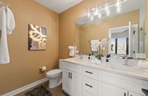 Heart of Chicago Apartment | 3 Bed 2 Bath Chicago Retreat w Balcony & Parking