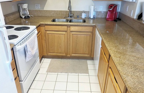 Mesquite Condo | 3 Bed, 2 Bath Condo By Pool. Sleeps 8.