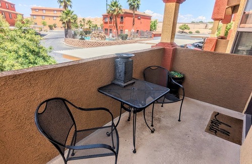 Mesquite Condo | 3 Bed, 2 Bath Condo By Pool. Sleeps 8.