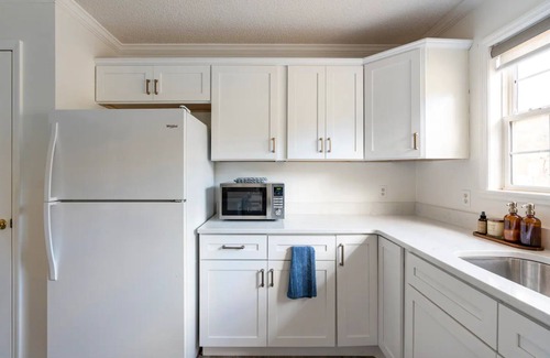 Leicester House | 3 Bed 2 Bath Cozy Mountain Home with Hot Tub and Farmland Views
