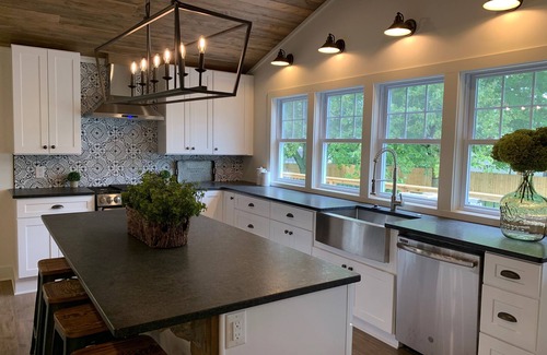 Three Oaks House | 3 bed/2 bath designer home 100 steps to Journeyman! Just 30 mins to Notre Dame!