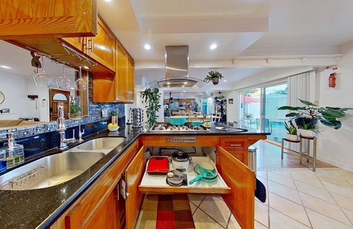 Harbor Gateway North House | 3 Bed/2 Bath-Dogs OK-Pool-15 min to Hermosa Beach & DTLA.