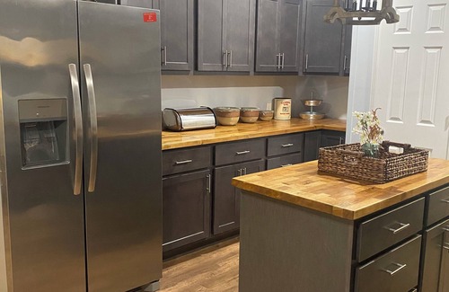 Union House | 3 Bed, 2 Bath Full Home - Dog Friendly, Purina, Six Flags