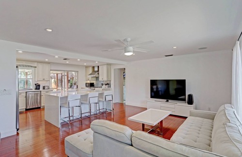 Lake Clarke Shores House | 3-BED/2-BATH/ HEATED POOL HOME IN WEST PALM BEACH